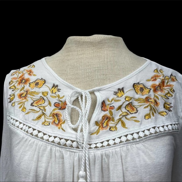 Time & Tru White Boho Chic Embroidered Bell Sleeve Top Size Small - Picture 6 of 7